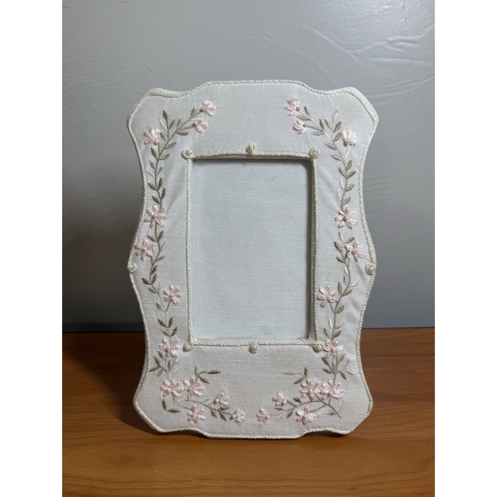 Simply Shabby Chic Fabric Photo Picture Frame White Embroidered Floral Vines 4x6